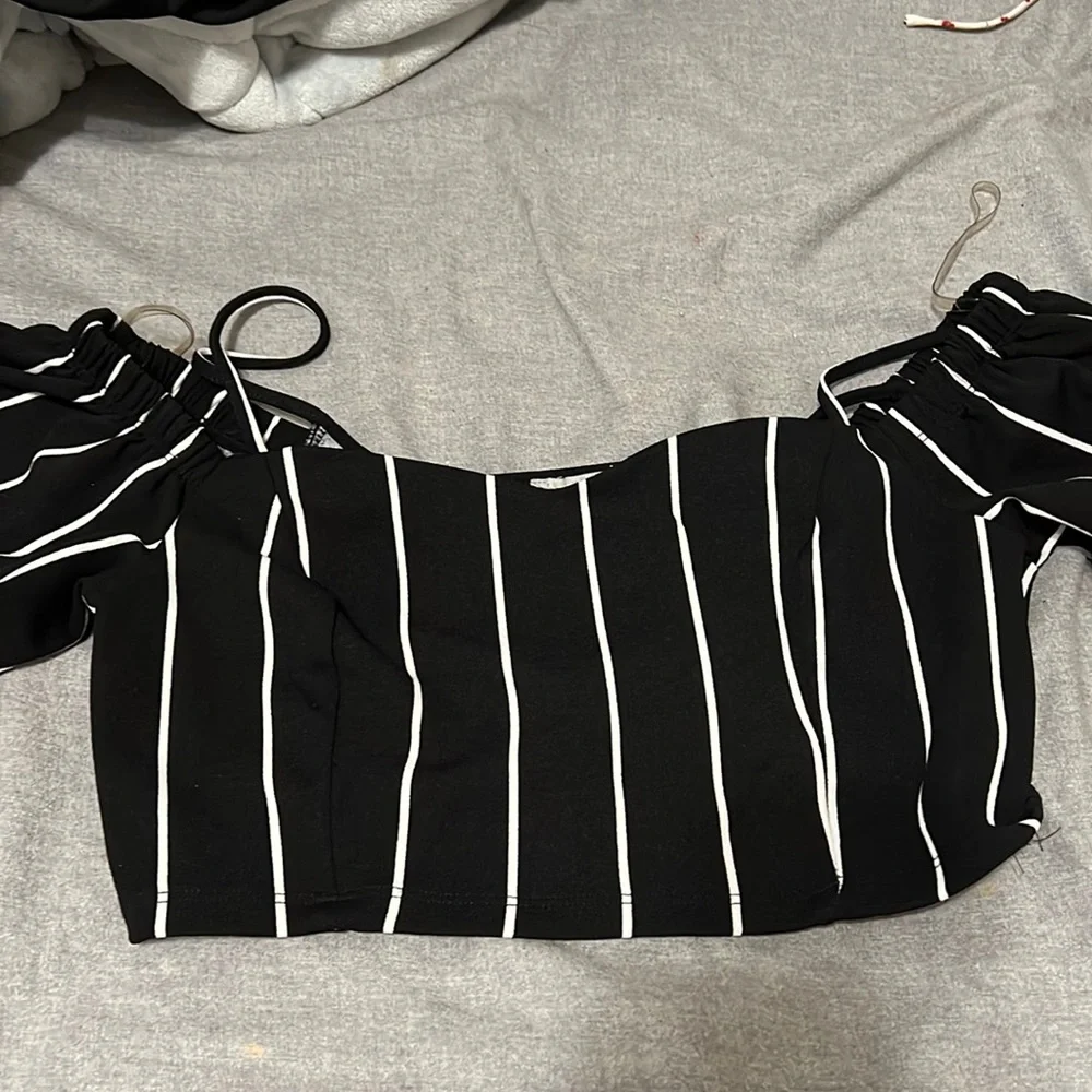 Crop Top - Picture 1 of 2